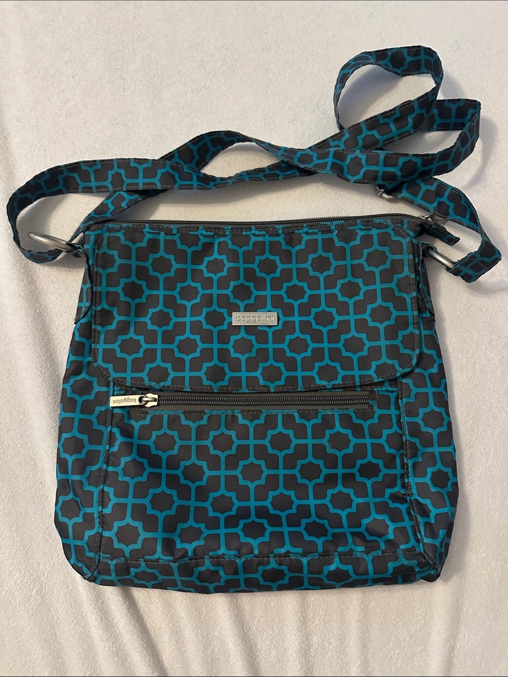 Baggallini Teal and Black Geometric Crossbody Bag Like NeW